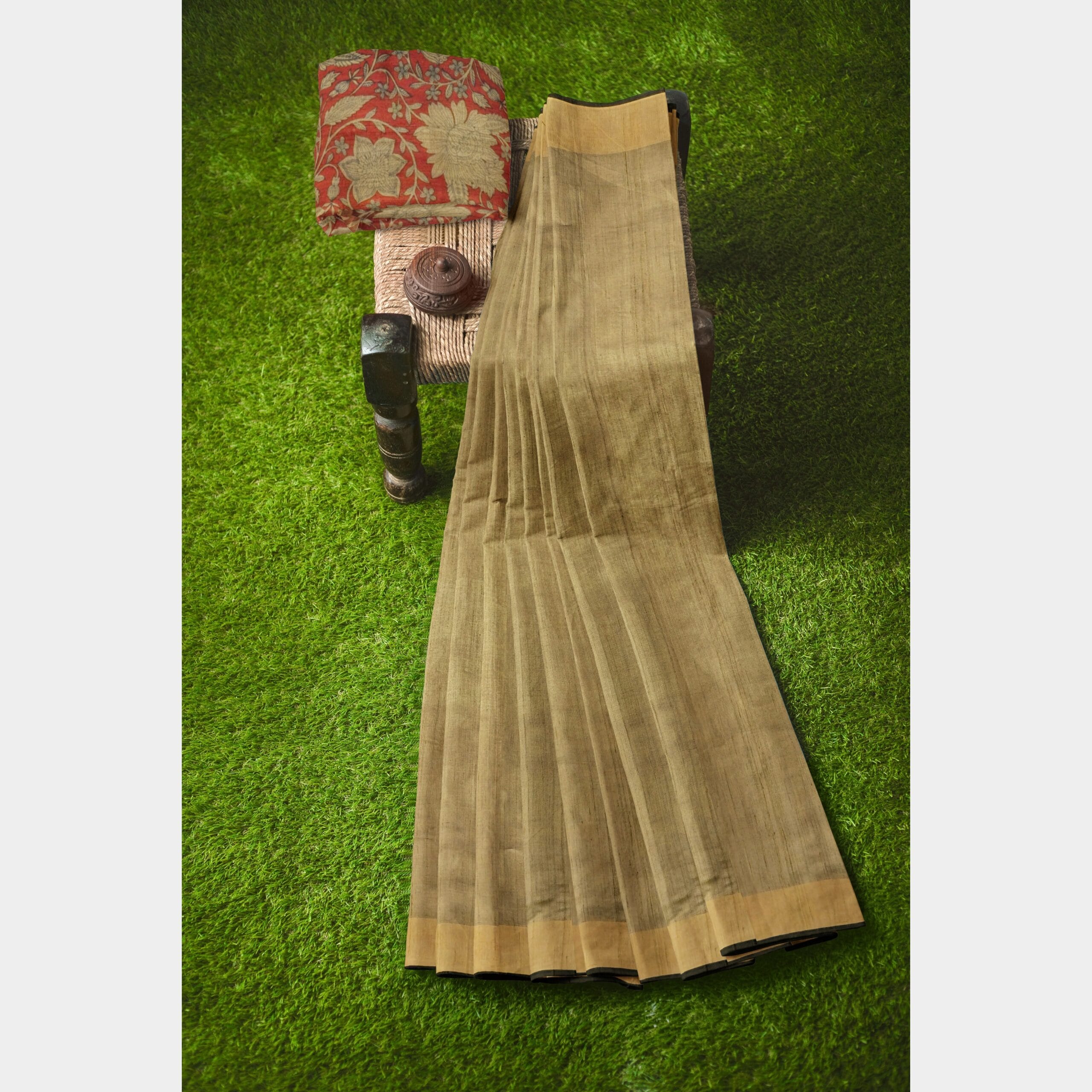 Cream Raw Silk Saree with Intricate Prints - Image 4