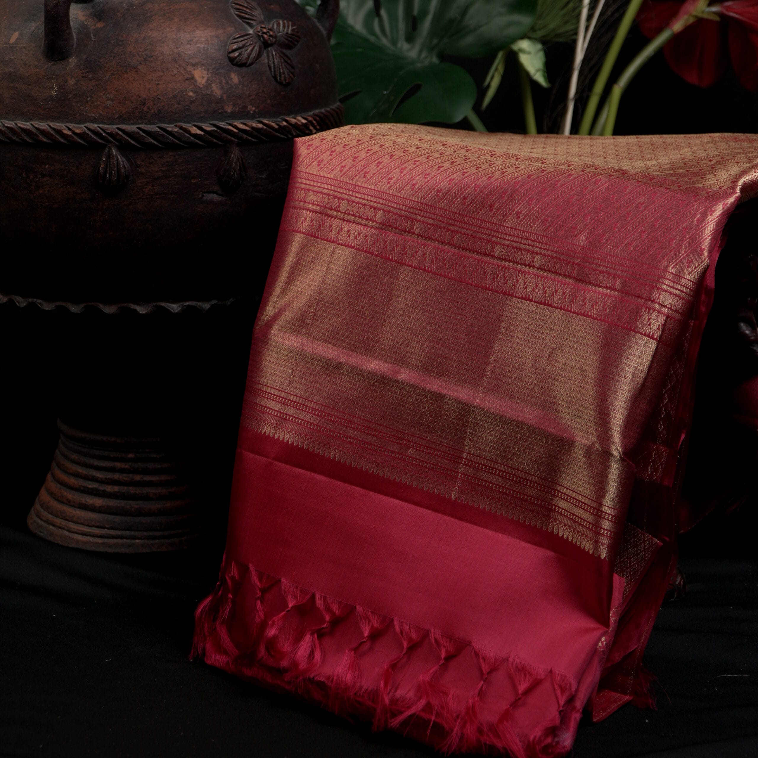 Kanchipuram Silk Saree – Raspberry Red with Gold Zari Motifs - Image 2
